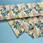 Preview: ST10129 robuster Canvas Stoff in milchkaffeefarben mit cremefarbenen, blauem & goldenem Blattmusteraus 100% Baumwolle