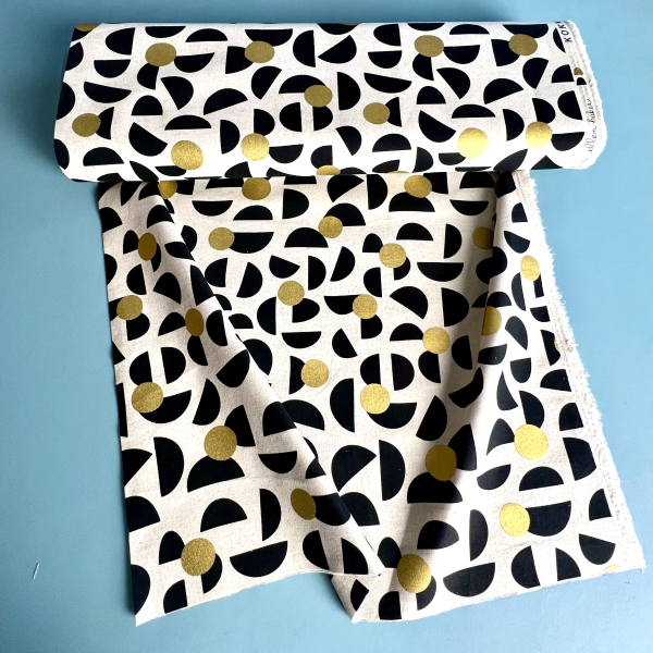 ST10149 Canvas Stoff Meterware KOKKA Stencil by Ellen Baker natur mit schwarzen Halbkreisen und goldenen Kreisen