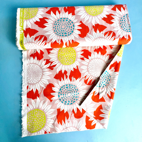 ST10151 Naturfarbener Canvas Cotton & Steel Front Yard by Sarah Watts mit großen, gelben, braunen & türkisen Sonnenblumen aus 45% Baumwolle und 55% Leinen zum Nähen von Taschen, Rucksäcken & Accessoires.