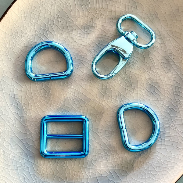 5er Set Taschenzubehör: Karabiner, Versteller, D-Ringe, hellblau