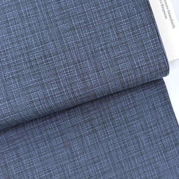 ST10208 Stoff Webware Baumwolle Meterware dunkelblau mit schwarzem Gittermuster Meterware MODA Detailansicht